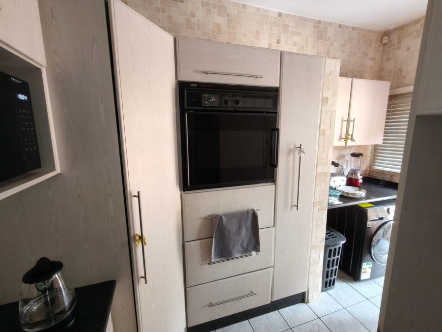 3 Bedroom Property for Sale in Safari Gardens North West